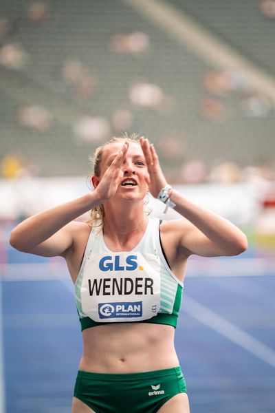 Gisele Wender (SV Preussen Berlin) vor dem 400m Huerden Halbfinale waehrend der deutschen Leichtathletik-Meisterschaften im Olympiastadion am 25.06.2022 in Berlin